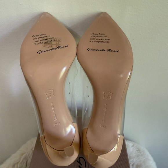 NEW Gianvitto Rossi PUMP WITH CLEAR SIDES IN PLEXI PATENT LEATHER - Picture 7 of 9